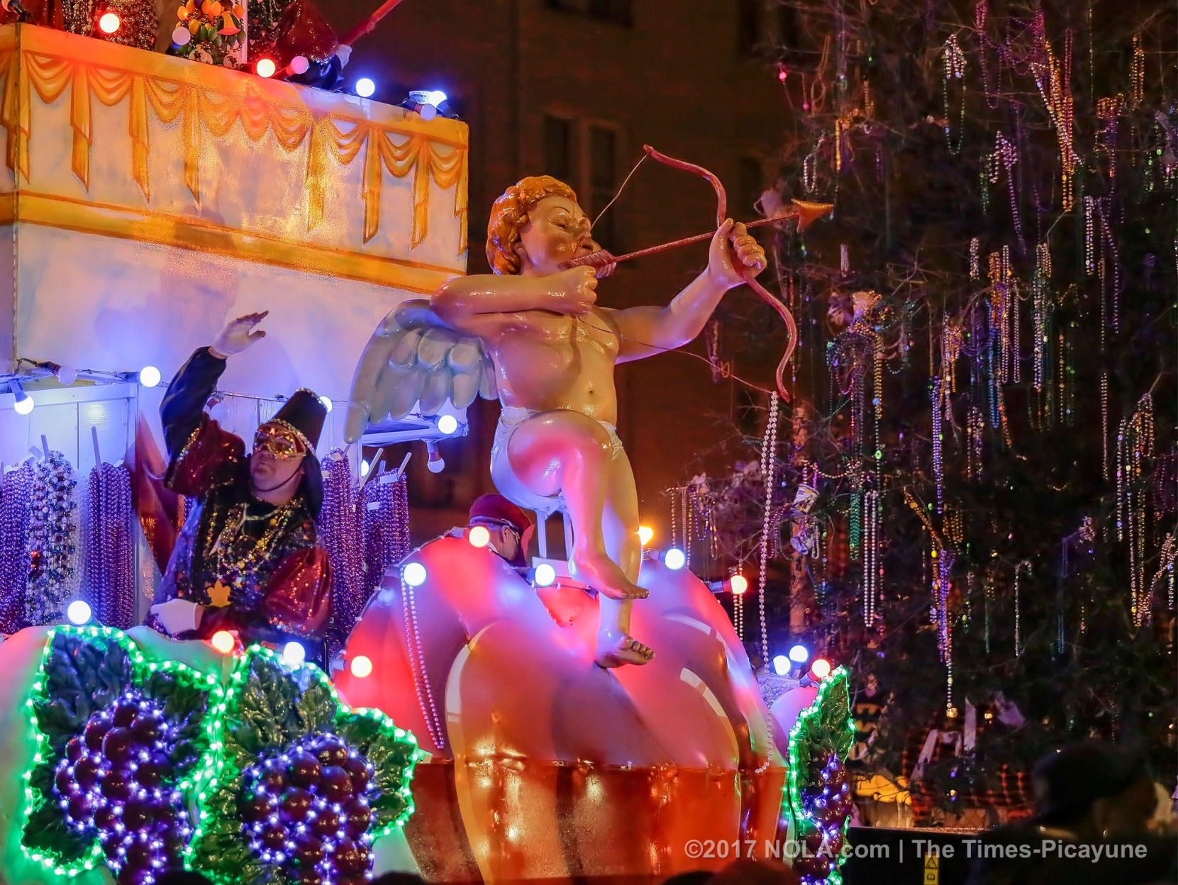 Krewe of Bacchus 2017 rolls in New Orleans: See Mardi Gras parade photos